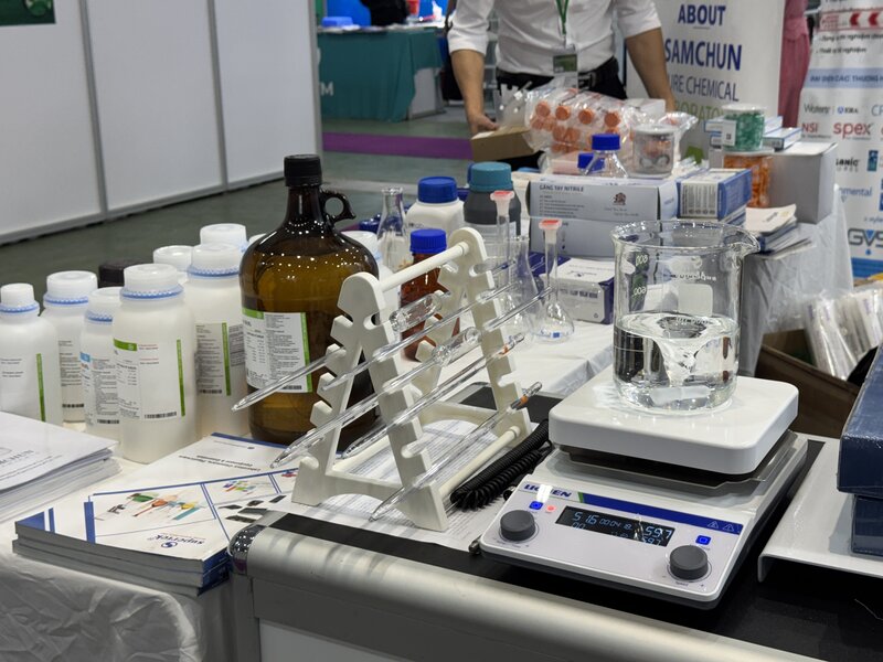 Some products serving scientific research are displayed at the analytica Hanoi 2026 Exhibition. Photo: Anh Vu