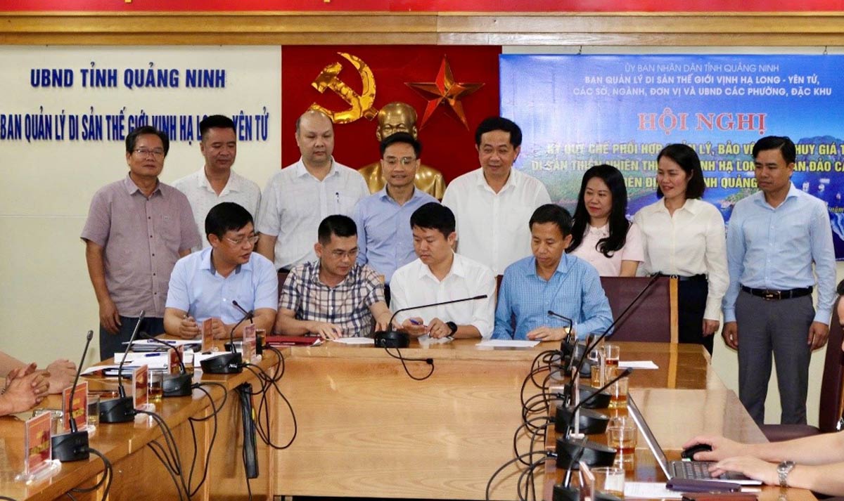 The parties agreed to sign a regulation on coordination in managing, protecting and promoting the value of Ha Long Bay - Cat Ba Archipelago as a World Natural Heritage Site. Photo: Quang Ninh