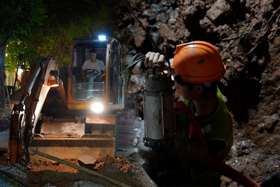 Sleepless nights on construction sites preventing flooding in Hanoi
