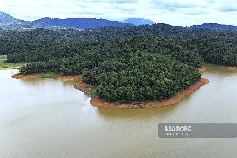 Khám phá “Vịnh Hạ Long” của điện biên trong chuyến du lịch Tây Bắc. Ảnh: Thanh Bình