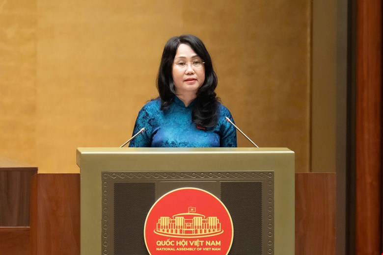 Minister of Culture, Sports and Tourism Lam Thi Phuong Thanh explained and clarified some issues raised by National Assembly deputies about some breakthrough mechanisms and policies for Vietnamese cultural development. Photo: Media National Assembly
