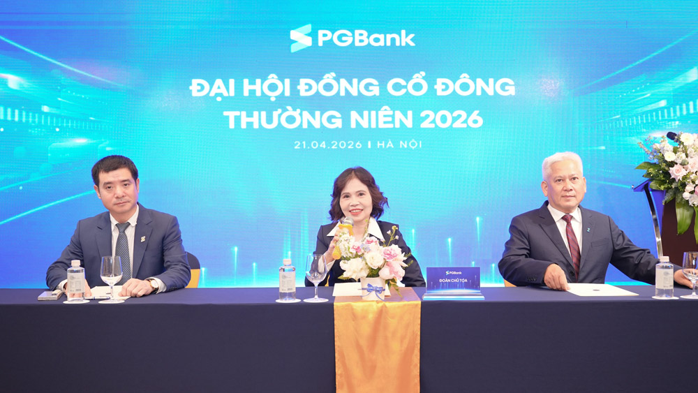 Presidium at the 2026 PGBank Annual General Meeting of Shareholders. Photo: Provided by DN