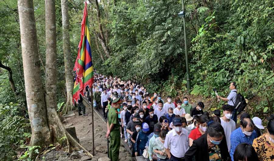 Lịch nghỉ lễ Giỗ Tổ Hùng Vương và 30.4-1.5 năm nay diễn ra gần nhau nhưng không liền mạch. Ảnh: Chí Long