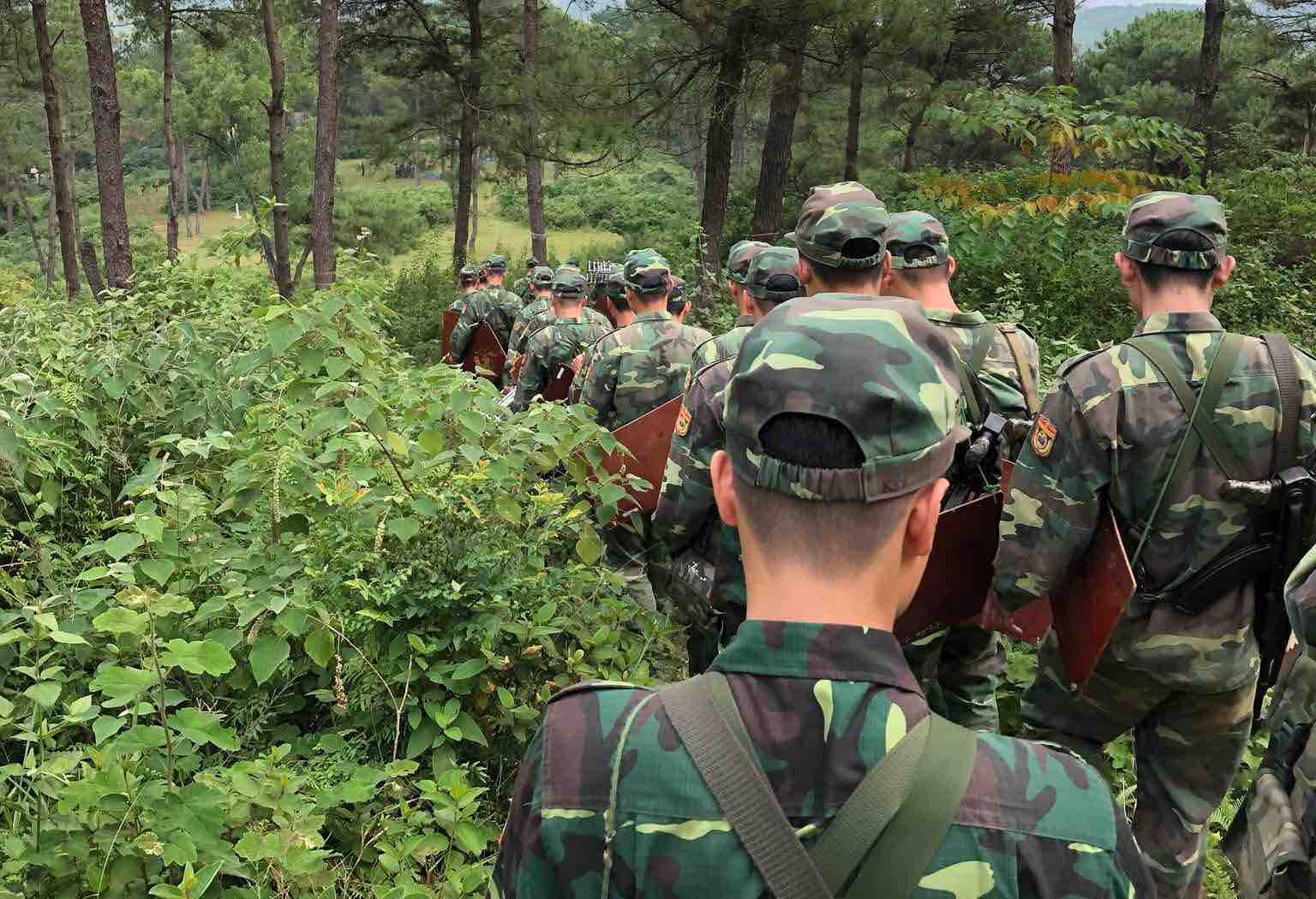 Defense civil servants proposed to be added as subjects of base salary increase from 1. 7. Photo: Luong Hanh