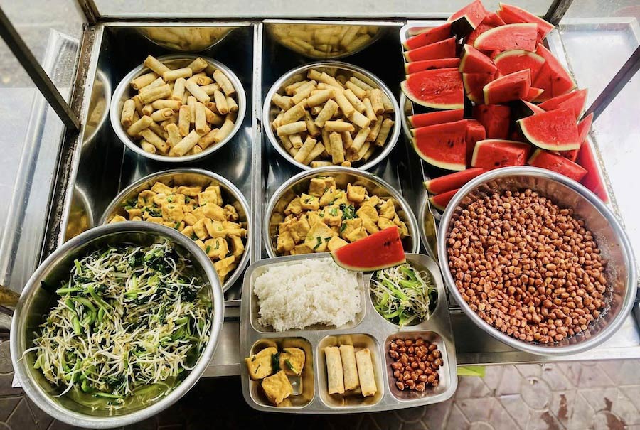 Một trong những suất cơm của “Quán cơm thiện nguyện 0 đồng”. Ảnh: Nhân vật cung cấp