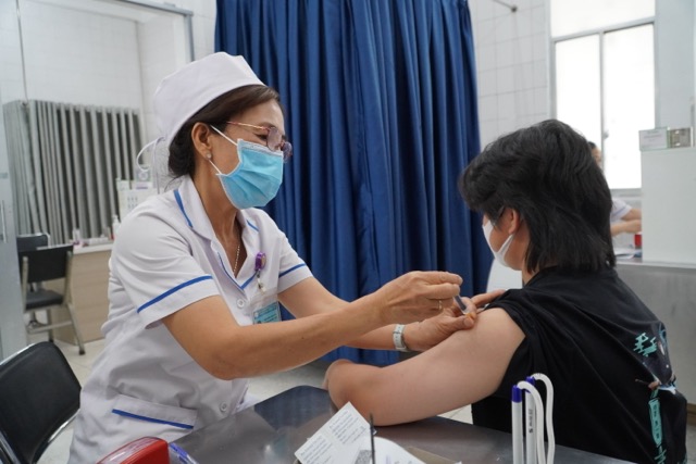People need to proactively get rabies vaccination as soon as possible. Photo: Mai Anh