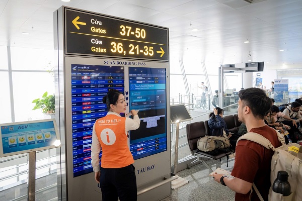 Closer to the holiday, air tickets are even scarcer. Photo: Noi Bai Airport