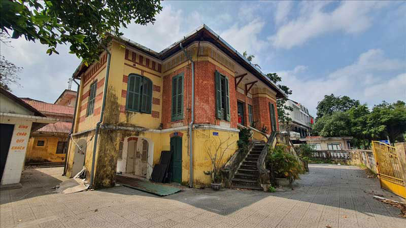 Hue City People's Committee has confirmed that it will dismantle the ancient French villa at 26 Le Loi. Photo: Tuong Minh