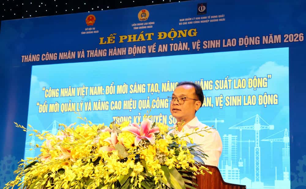 Ông U Huấn - Ủy viên dự khuyết Ban Chấp hành Trung ương Đảng, Chủ tịch Ủy ban MTTQ Việt Nam tỉnh đề nghị Công đoàn tiếp tục phát triển phong trào thi đua sản xuất, lao động. Ảnh: Công đoàn Quảng Ngãi  