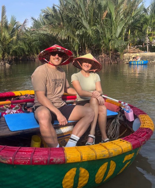 Bên cạnh Hội An, Catherine cùng gia đình dành thời gian khám phá trọn vẹn mảnh đất hình chữ S. Ảnh: NVCC