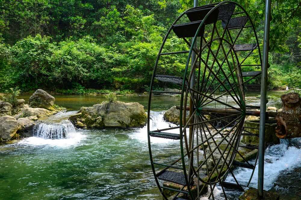 Explore one of the most beautiful streams in Thanh Hoa. Photo: Quach Du