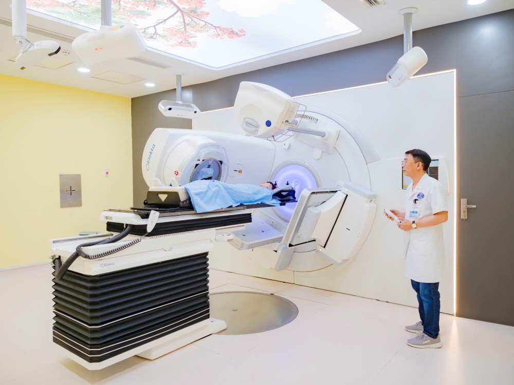 Checking, screening, early detection of breast cancer. Photo: Tran Ha