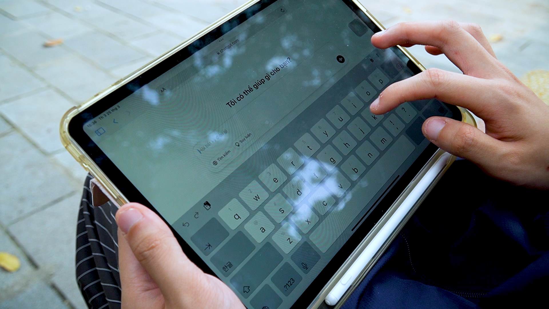 Users are surprised by ChatGPT's ability to write Vietnamese in photos. Photo: Hao Thien