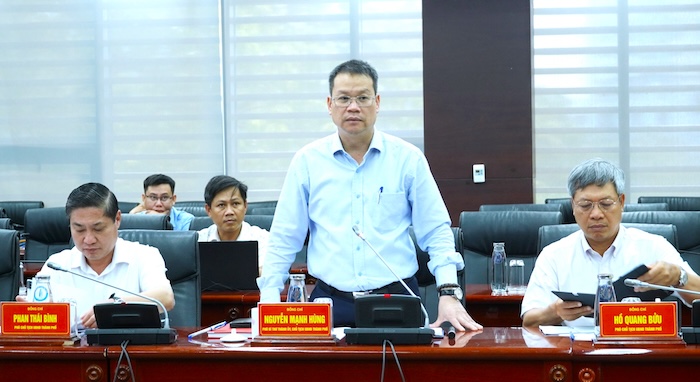 Le projet de métro ferroviaire n° 2 débutera en février 2027 après que le Comité populaire de la ville de Da Nang aura approuvé le projet d'investissement et les résultats de la sélection des investisseurs. Sur la photo, le président du Comité populaire de la ville, Nguyen Manh Hung, travaille avec le groupe THACO. Photo: Comité populaire de la ville de Da Nang