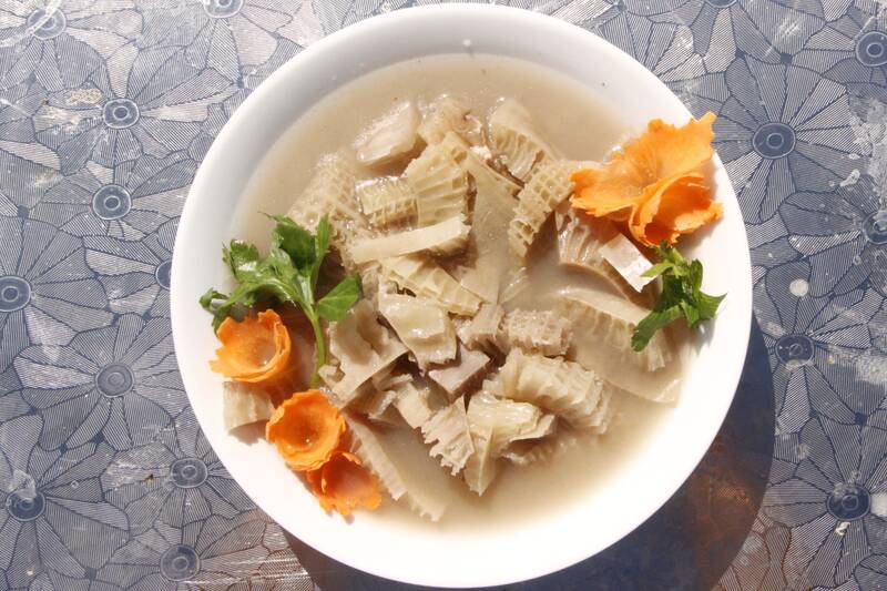 Canh nguôn hương vị núi rừng độc đáo của người Thái đen Yên Châu. Ảnh: Trường Sơn