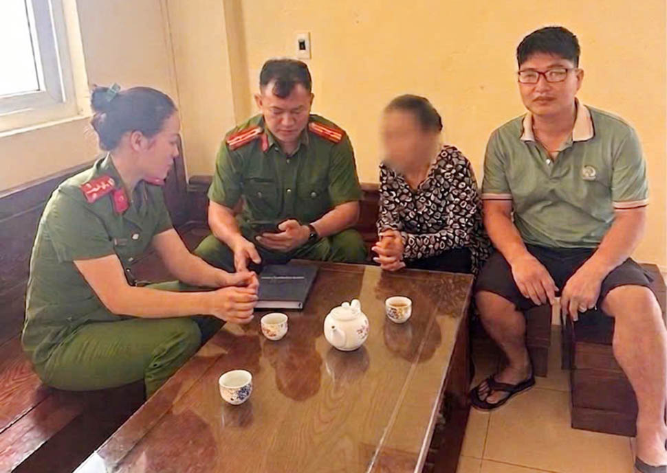 Nhờ được tài xế taxi và Công an phường Sông Trí ngăn chặn kịp thời nên bà V không dính bẫy lừa đảo. Ảnh: Hoàng Anh