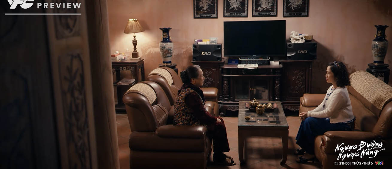 Cụ Chính gặng hỏi bà Diện về mối quan hệ với mẹ Mai khi xưa. Ảnh: VFC. 