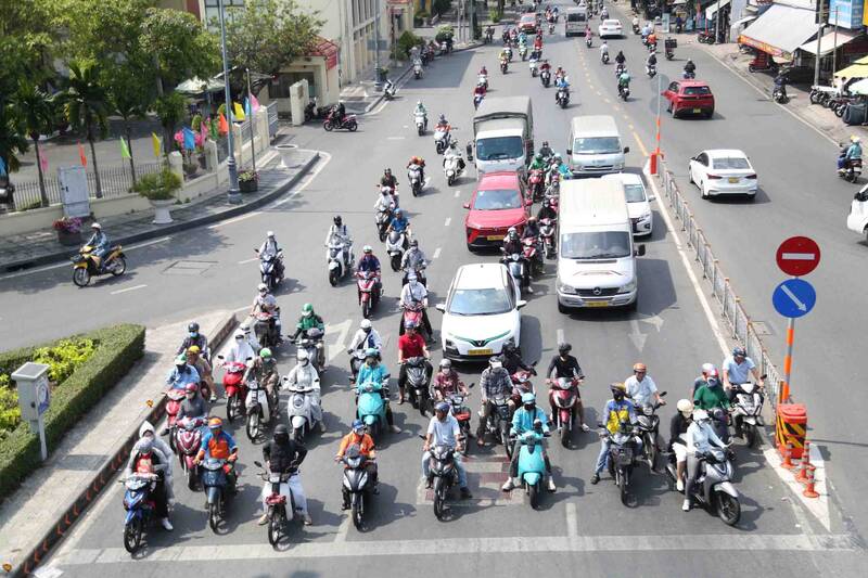 Widespread heat waves occur in the Southern region. Photo: Thai Bao