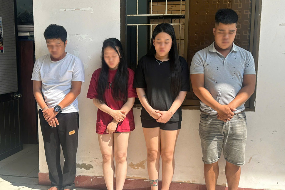 Công an tỉnh Gia Lai tạm giữ hình sự 4 đối tượng cùng nhau "phê" ma túy trong ôtô. Ảnh: Công an