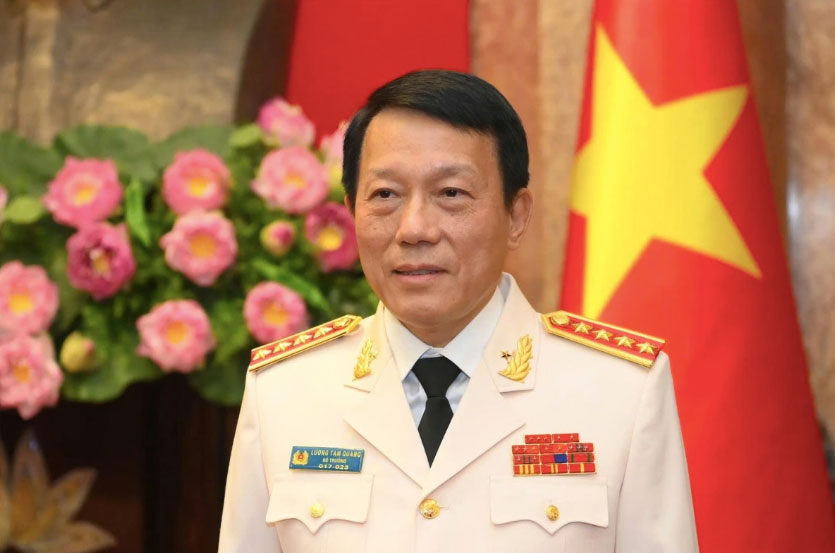 Le ministre Lương Tam Quang vient de rédiger une lettre de félicitations aux forces du secteur pour leur participation à la lutte contre l'incendie et au sauvetage de personnes lors de l'incendie du 12 avril. Photo: Ministère de la Sécurité publique