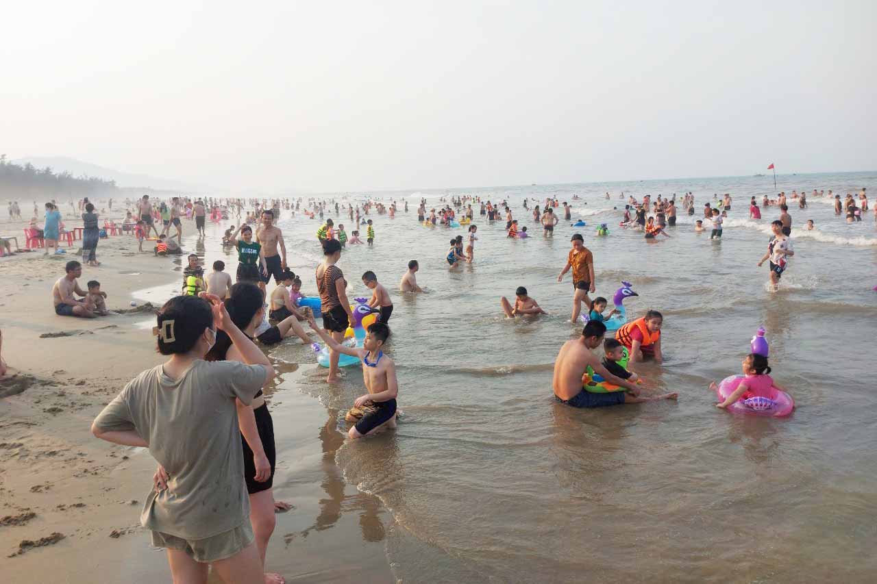 Biển Hà Tĩnh sắp vào mùa sôi động. Ảnh: Trần Tuấn