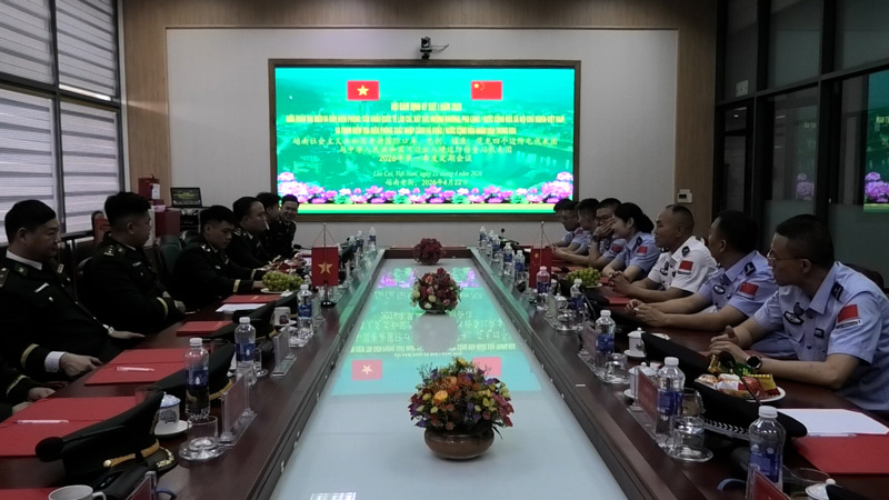 Hội đàm và trao danh hiệu sứ giả hữu nghị Việt Nam – Trung Quốc. Ảnh: Trung Dũng