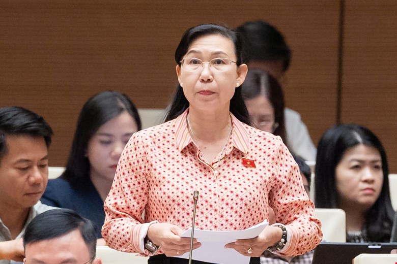National Assembly Deputy Phan Thi My Dung proposed not to stipulate probationary periods for public lawyers who are cadres, civil servants, and public employees. Photo: Media National Assembly