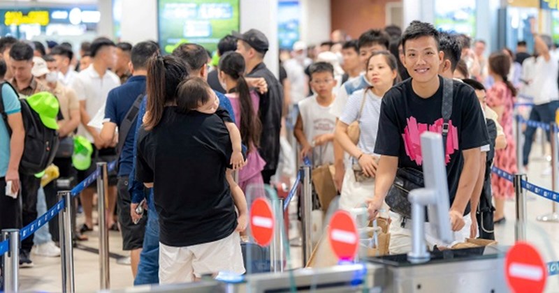 Khuyến nghị dùng VNEID khi bay dịp lễ