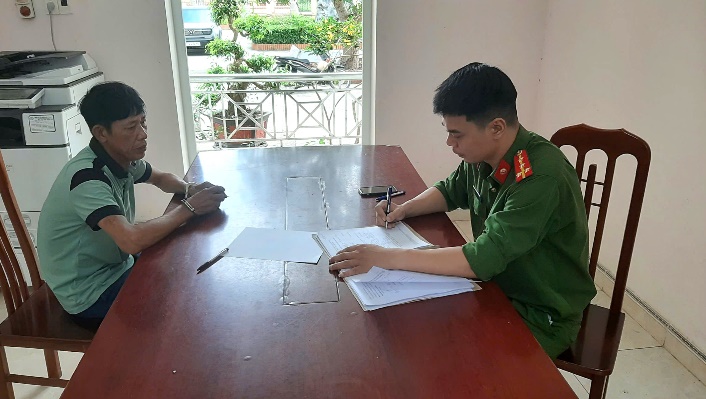 Phát hiện đối tượng mang ma túy tại nghĩa trang ở Hưng Yên