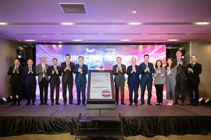 On the afternoon of April 22, Viettel Post and FedEx officially announced the establishment of a strategic cooperation relationship in Vietnam. Photo: Viettel Post
