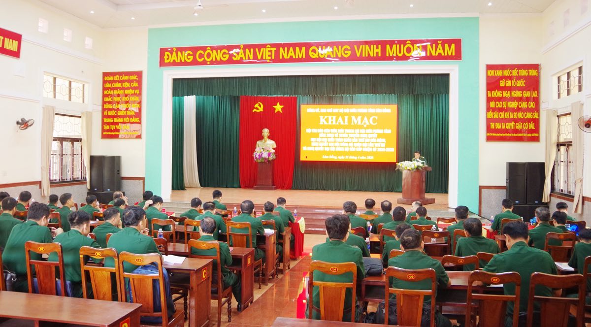 Khai mạc hội thi Báo cáo viên giỏi Bộ đội Biên phòng tỉnh Lâm Đồng năm 2026. Ảnh: Văn Toản