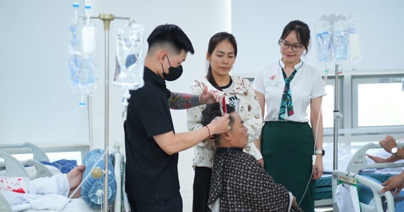 Cắt tóc 0 đồng" lan tỏa yêu thương