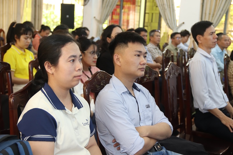 Hai Chau Ward Trade Union, Da Nang City organizes a conference to inform officials and union members about current affairs at home and abroad. Photo: Nguyen Linh
