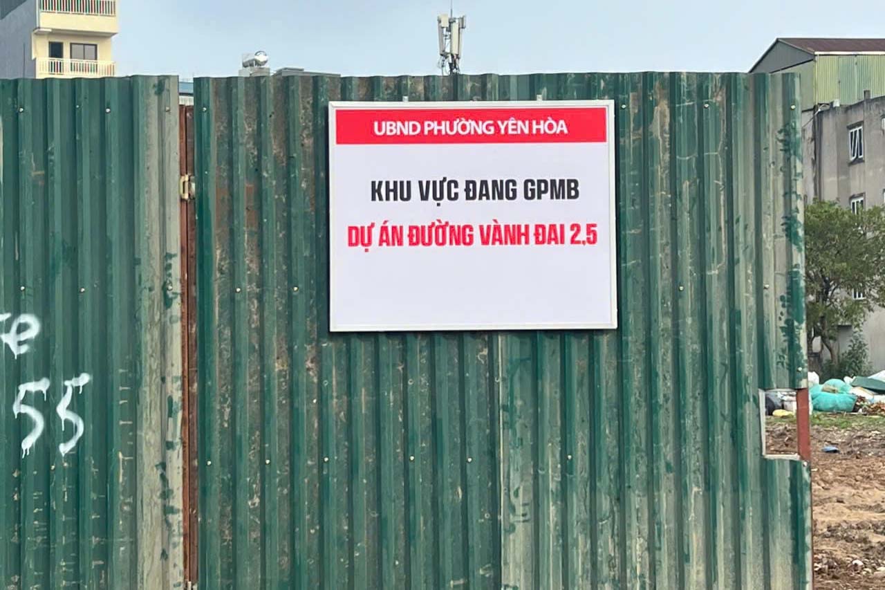 Phường Yên Hòa (Hà Nội) quây tôn tại một vị trí đã hoàn thành giải phóng mặt bằng. Ảnh: TTĐT phường Yên Hòa 