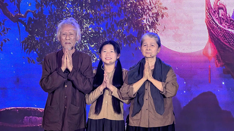 Một tiểu phẩm gây xúc động cho người tham dự lễ hội. Ảnh: Vũ Mai