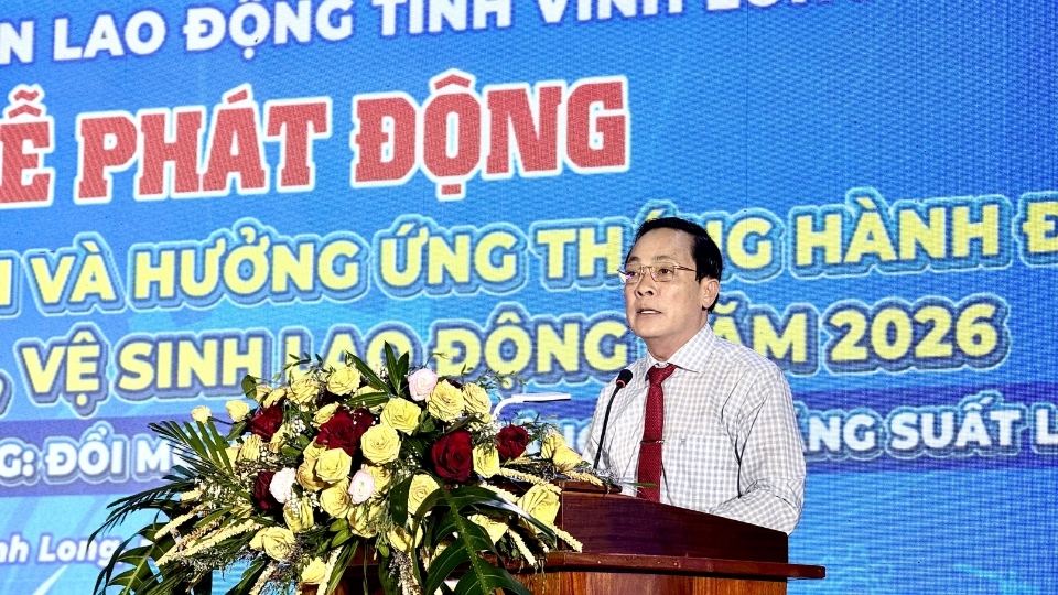 Ông Lâm Minh Đằng, Phó Bí thư Tỉnh ủy, phát biểu tại Lễ phát động Tháng Công nhân và hưởng ứng Tháng hành động về an toàn, vệ sinh lao động năm 2026. Ảnh: Hoàng Lộc