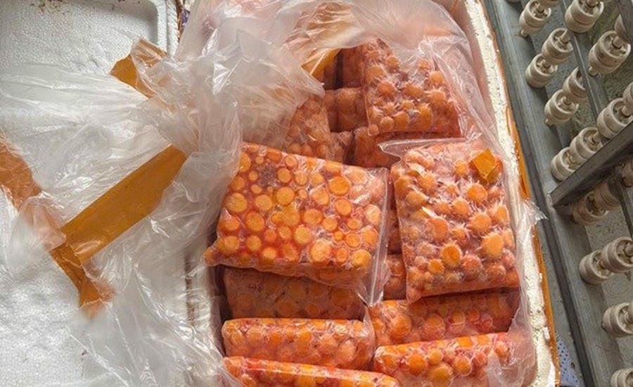 12 tons of food of unknown origin in Hanoi were discovered and seized by functional forces in January 2026, including chicken cartilage, young eggs, animal fat, worth more than 1 billion VND. Photo: Hanoi Police provided