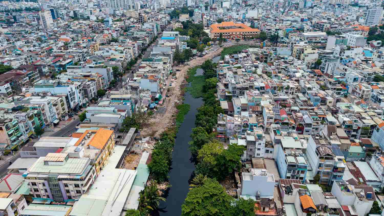 Site clearance for the Xuyen Tam canal renovation project (HCMC). Photo: Anh Tu