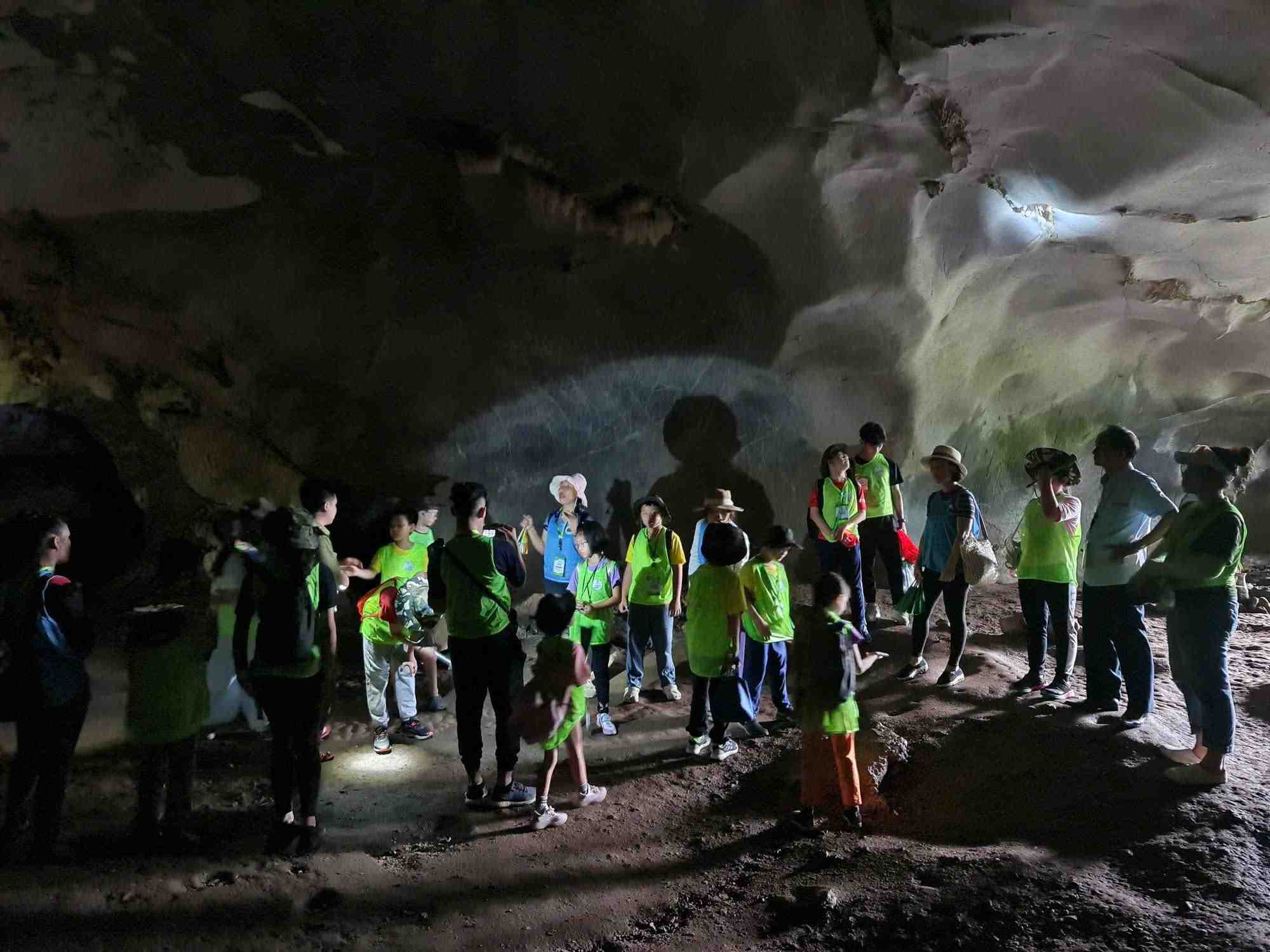 Tourists explore the mysteries inside Nguoi Xua cave in Cuc Phuong. Photo: Dieu Anh