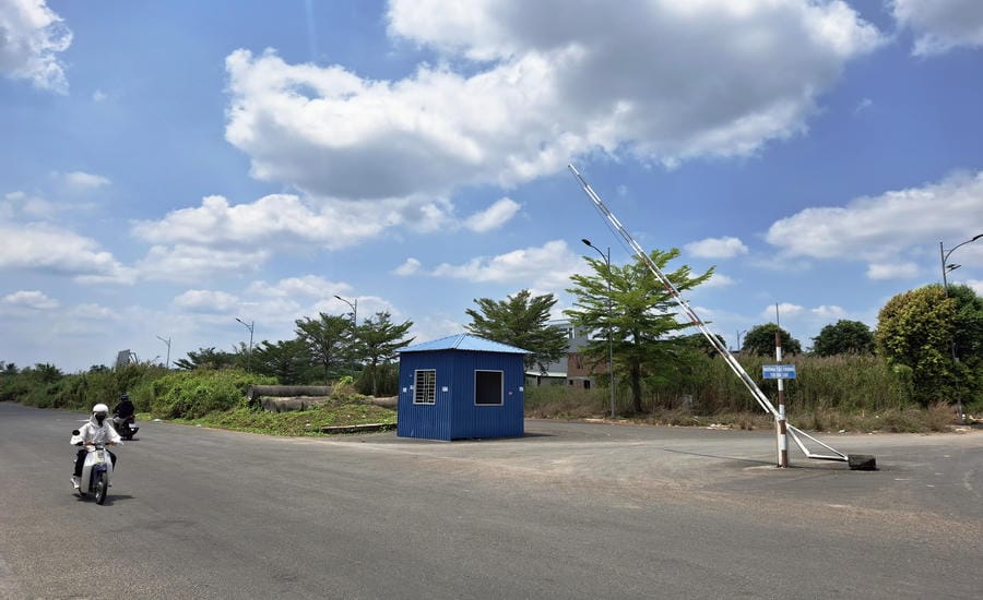 Private housing area of the project seen from the outside. Photo: Ta Quang