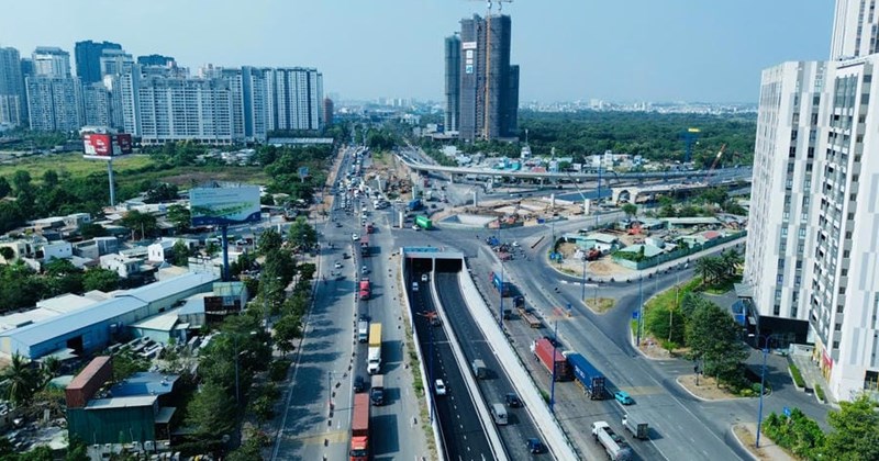 TP.HCM đặt mục tiêu tăng trưởng tối thiểu 10,3% trong 6 tháng đầu năm