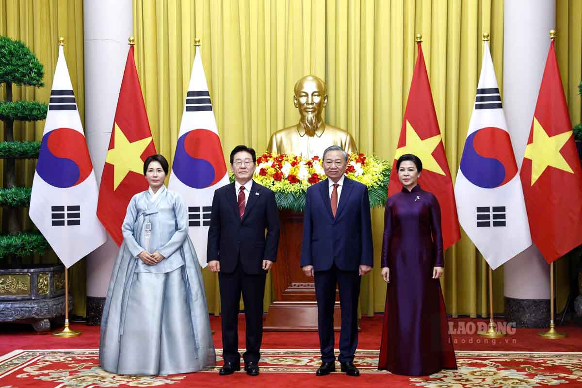 Tổng Bí thư, Chủ tịch nước Tô Lâm và Phu nhân  cùng Tổng thống Hàn Quốc Lee Jae Myung và Phu nhân chụp ảnh chung. Ảnh: Hải Nguyễn 