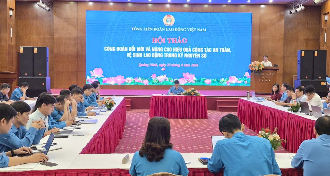 Conférence "Les syndicats innovent et améliorent l'efficacité du travail de sécurité et d'hygiène du travail à l'ère numérique". Photo: Nguyễn Hùng