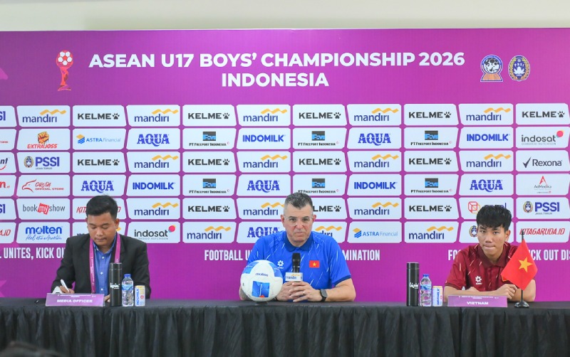 U17 베트남의 롤랜드 감독, 경기 후 기자 회견. 사진: VFF