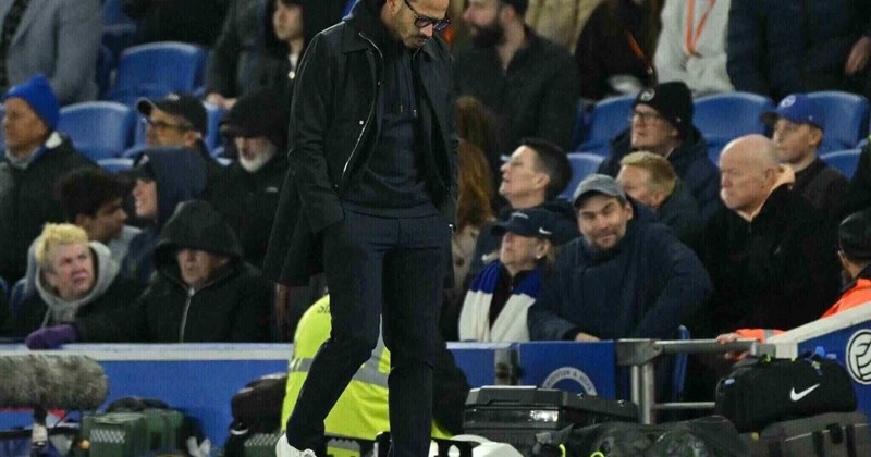 Chelsea sai lầm khi bổ nhiệm Liam Rosenior