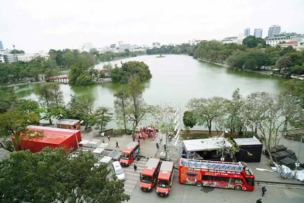11 streets in Hoan Kiem ward are expected to ban gasoline motorbikes by the hour. Photo: Hanoi People's Committee
