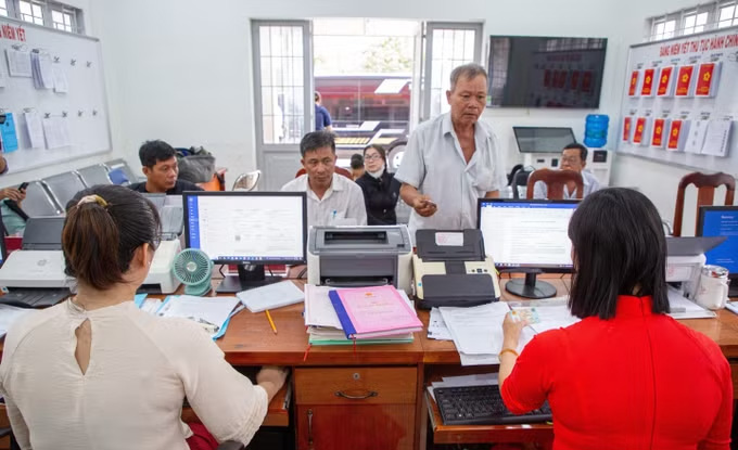 Tay Ninh people want administrative procedures to be resolved transparently and on time, associated with promoting data digitization to improve service quality. Photo: Giang Phuong/VNA