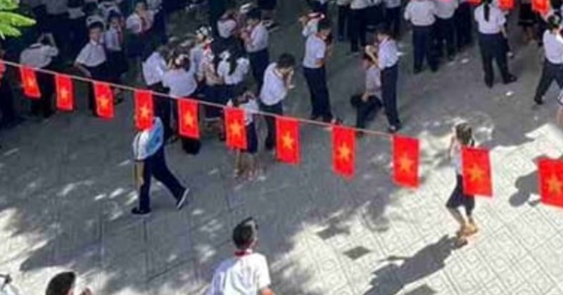 Removing existing obstacles regarding forms and dossiers for considering commendation in the Khanh Hoa education sector
