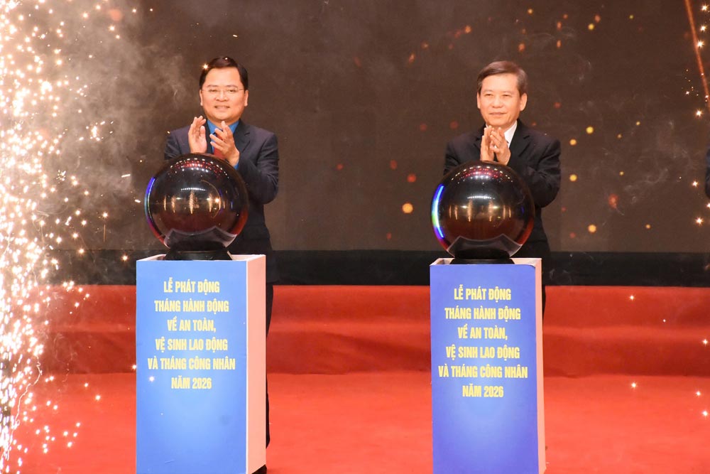 Révision générale de la cérémonie de lancement du Mois des travailleurs et du Mois d'action pour la SST 2026 organisée conjointement par la Confédération générale du travail du Vietnam. Photo: Nguyễn Hùng