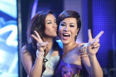 Van Mai Huong et Uyen Linh - finalistes et champions de Vietnam Idol 2010. Photo : Producteur